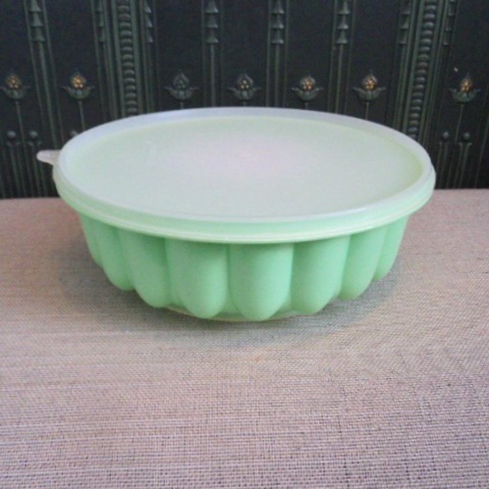 Tupperware jello mould